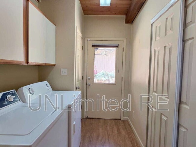 Building Photo - 355 Canyon Diablo Rd
