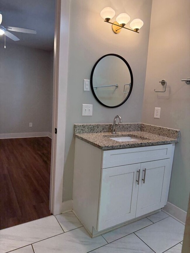 Building Photo - Modern 2 Bedroom Condo in the Heart of Melrose