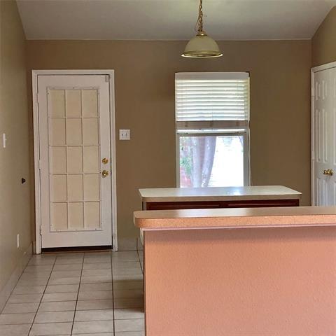 Building Photo - 524 Caravan Dr