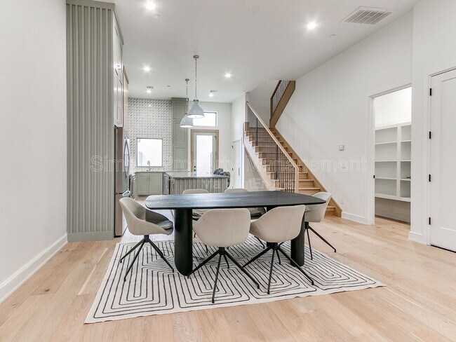 Building Photo - 821 NW 8th St