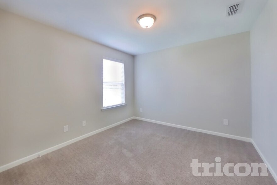 Building Photo - 1031 Solomon Ln