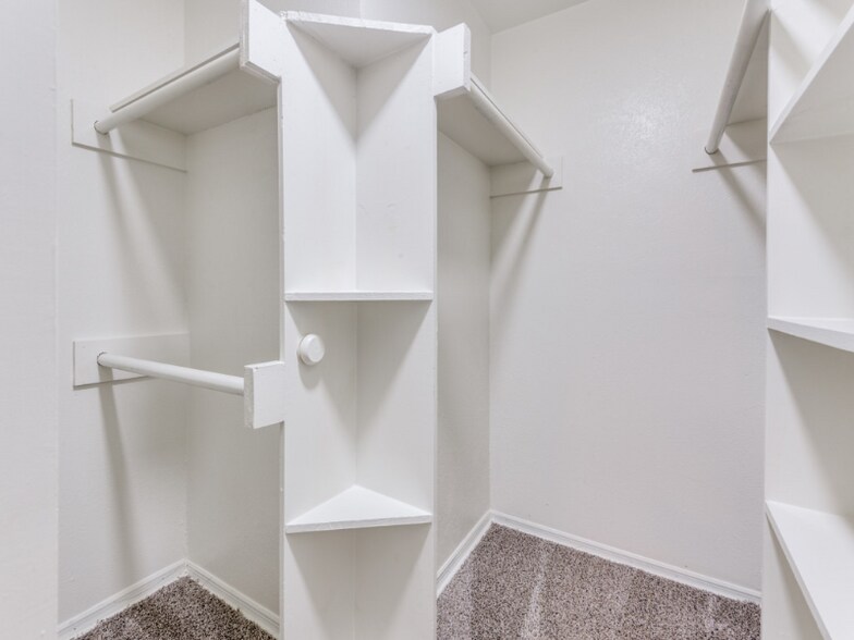 Building Photo - 1926 Chiesa Rd