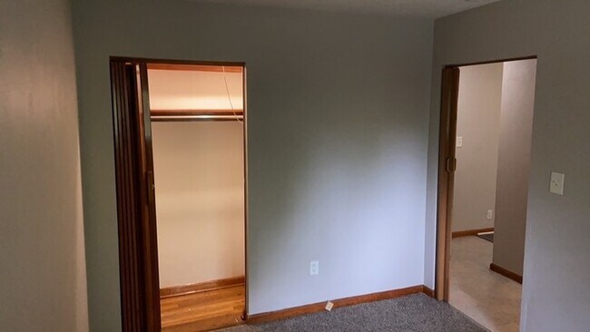 Building Photo - 536 S Main St