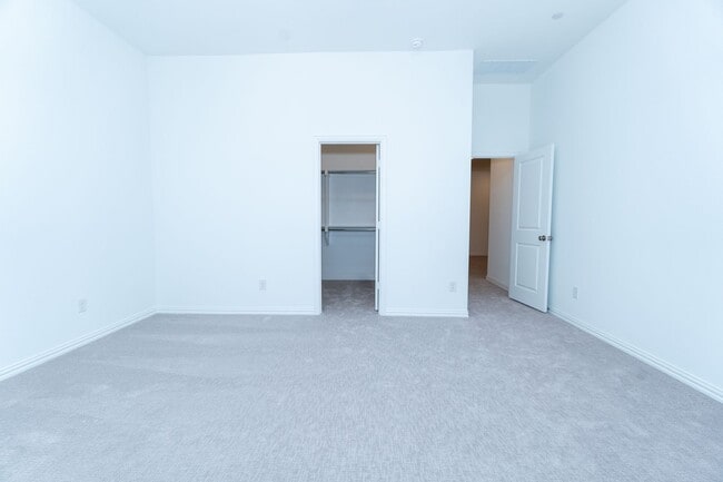 Building Photo - 9508 Espalier St