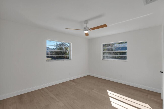 Building Photo - 1303 Charles St