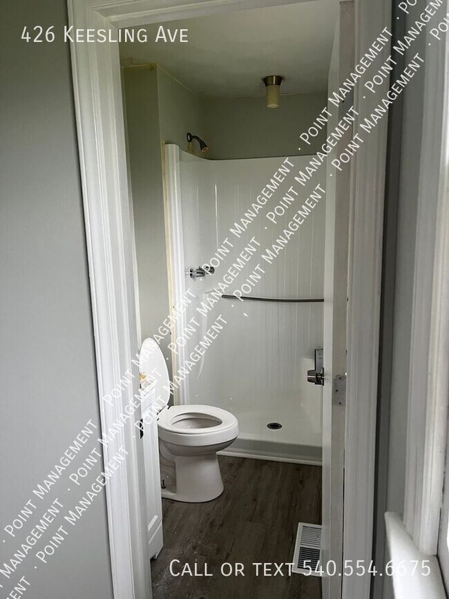 Building Photo - 426 Keesling Ave