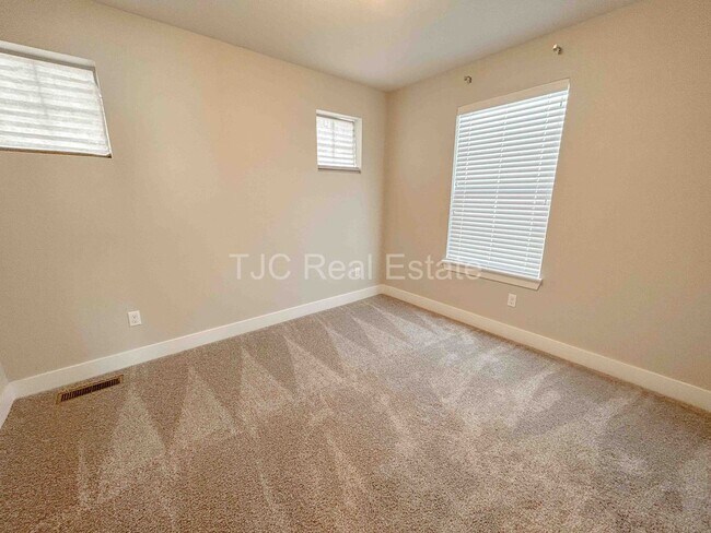 Building Photo - Finished Basement