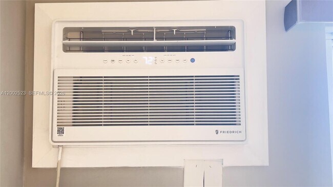 Building Photo - 200 S Birch Rd