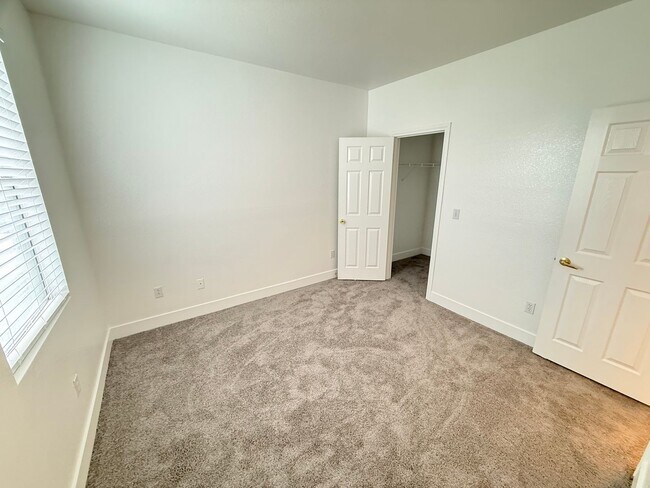 Building Photo - NW Gated community