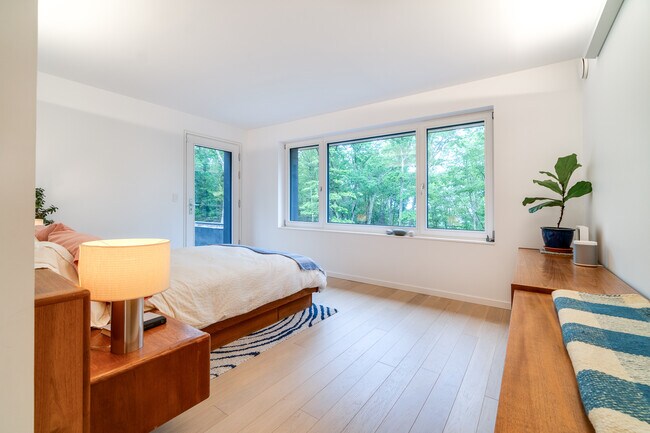 Building Photo - 40 Russells Hill Rd