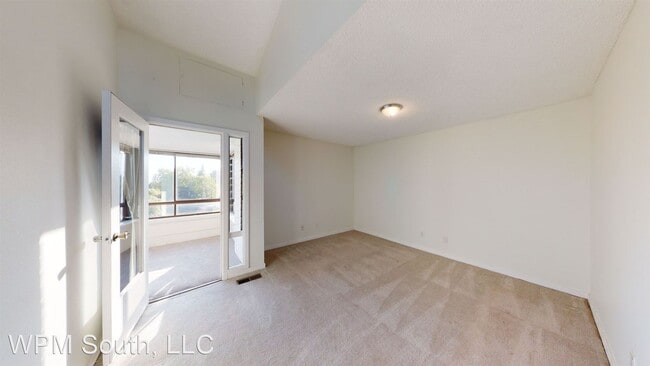 Building Photo - 10905 Glen Acres Dr S