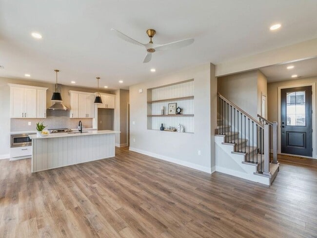 Building Photo - 2015 Lacey Dr
