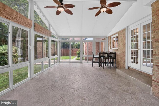 Building Photo - 9612 Annlee Terrace