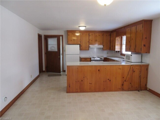 Building Photo - 2 Bed, 2 Bath Home for Rent in Advance