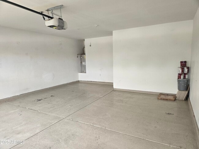 Building Photo - 15736 W Crocus Dr