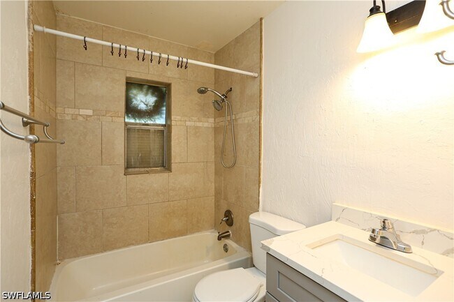 Building Photo - 1095 San Remo Ave