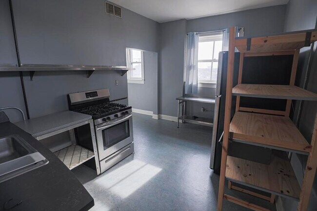 Kitchen - 1824 Summit St