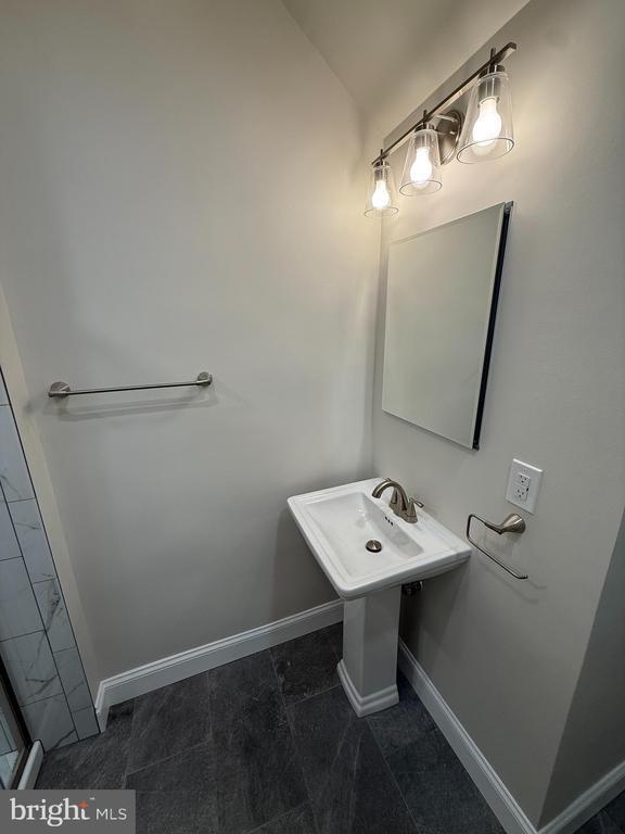 Building Photo - 63 King St