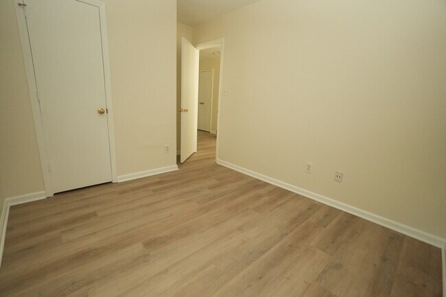 Building Photo - Newly renovated home in South Charlotte!