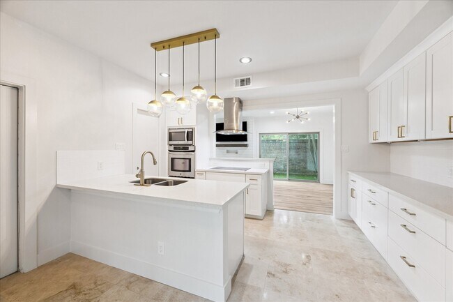 Building Photo - 201 Vanderpool Ln