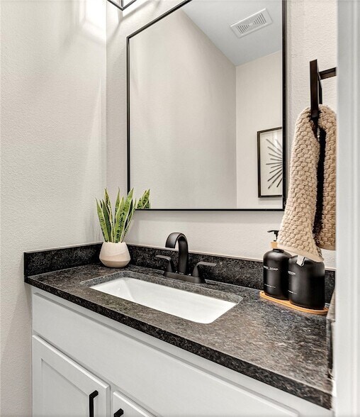 Building Photo - 1433 S Duncan Ave