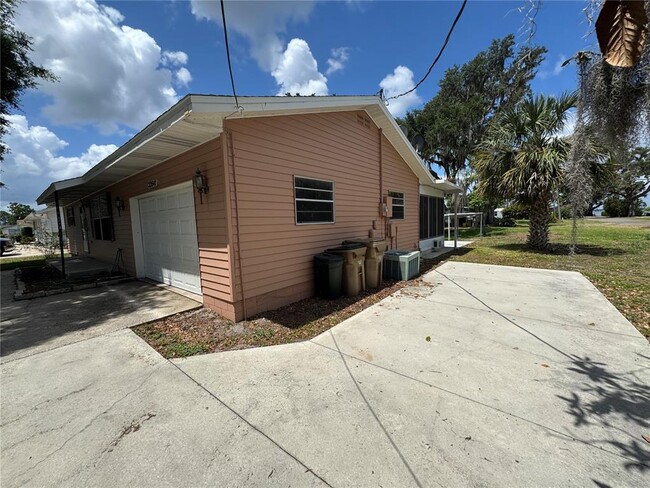 Building Photo - 32641 Lake Eustis Dr