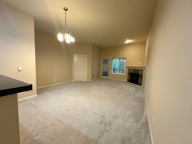 Building Photo - Close to campus, portable AC, W&D,  garage