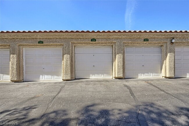 Building Photo - 2251 Wigwam Pkwy