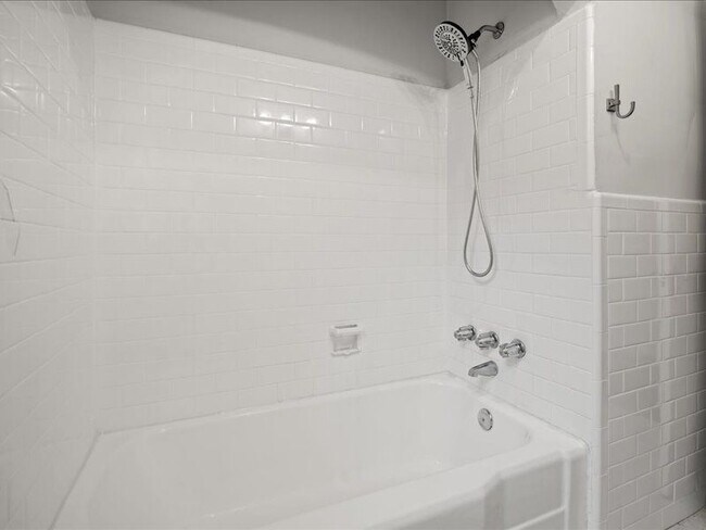 Building Photo - 4416 Bromley Ln
