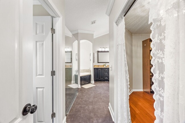 Building Photo - 2229 Lookout Landing