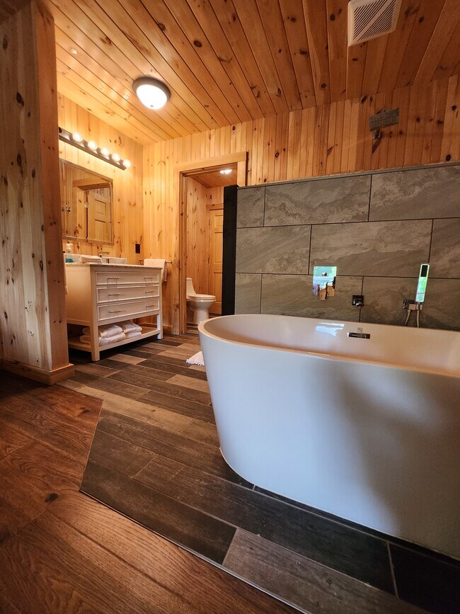 Building Photo - 2650 Hickory Nut Gap Rd