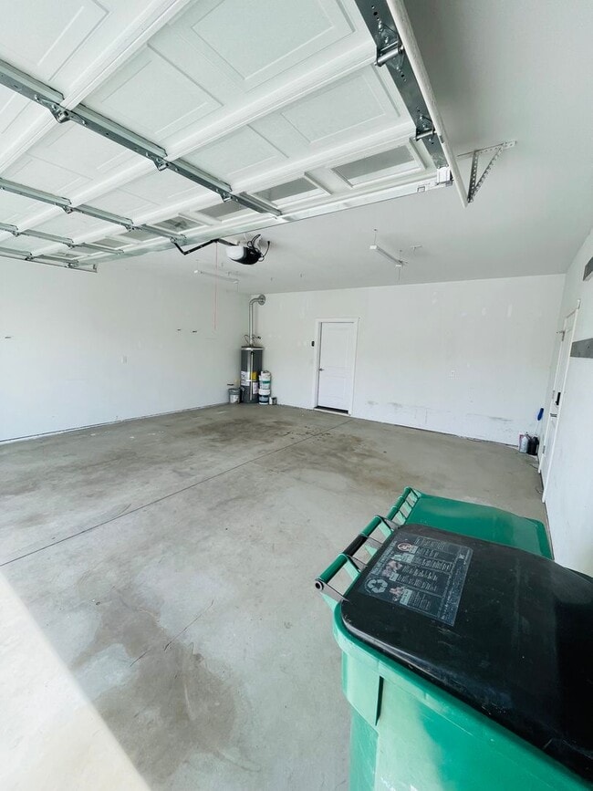 Building Photo - Entertainers delight, 3bdrm 2.5 bath home ...