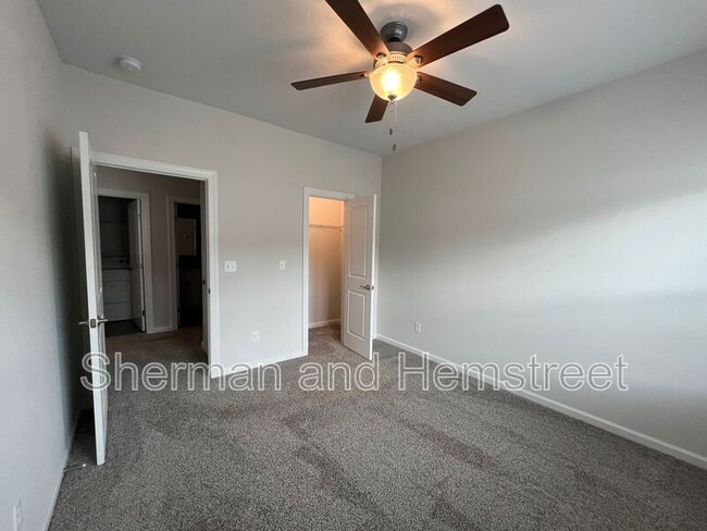 Building Photo - 5035 Mimosa Dr