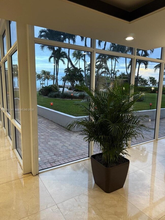 Building Photo - 5005 Collins Ave