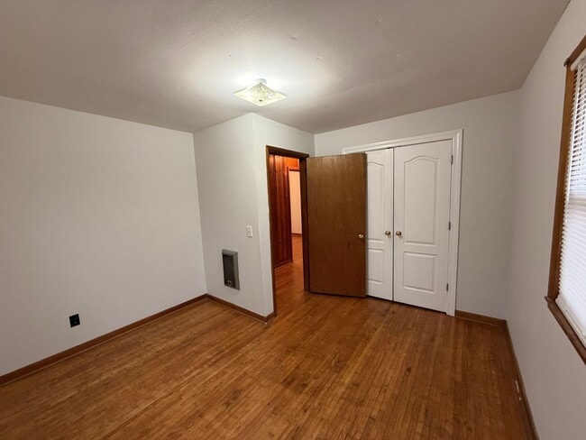 Building Photo - Charming 3 Bed 1 Bath Home in Woodbury