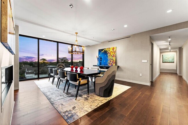 Building Photo - 3433 Westheimer Rd