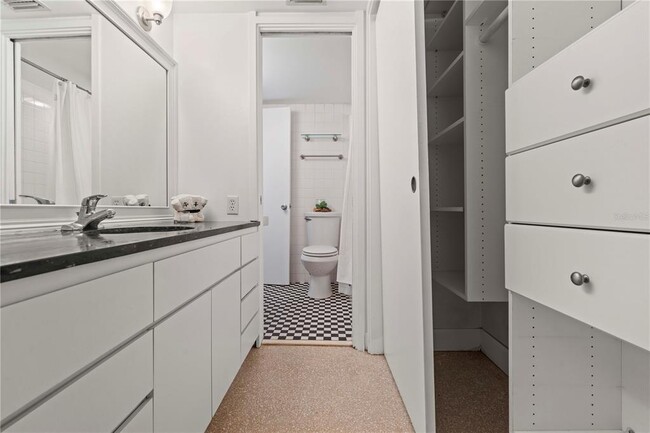 Building Photo - 3002 W De Leon St