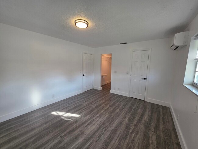 Building Photo - 718 Whippoorwill Ln