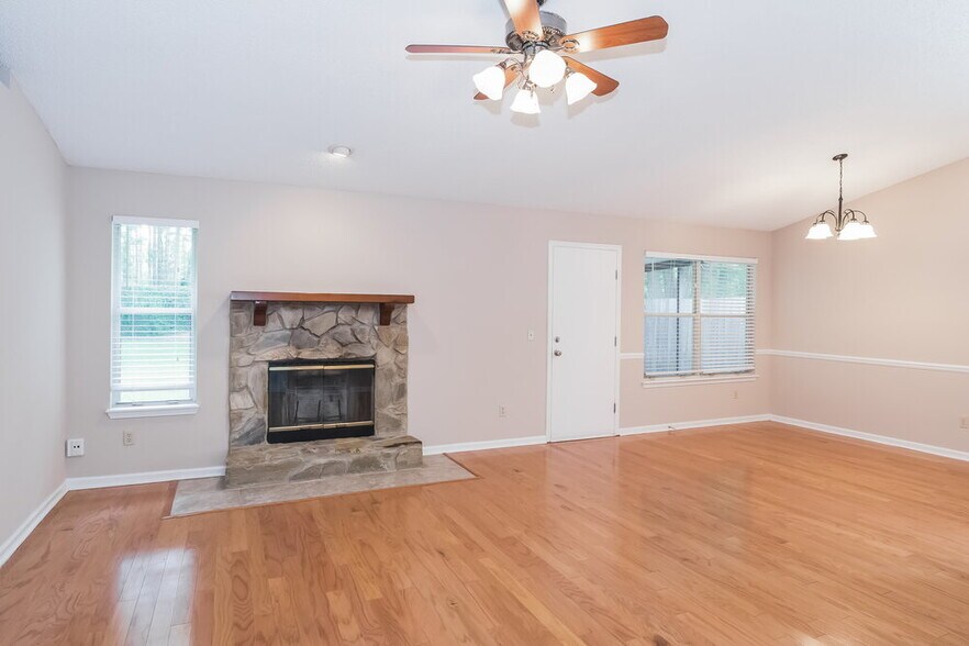 Building Photo - 471 Moby Dick Dr N