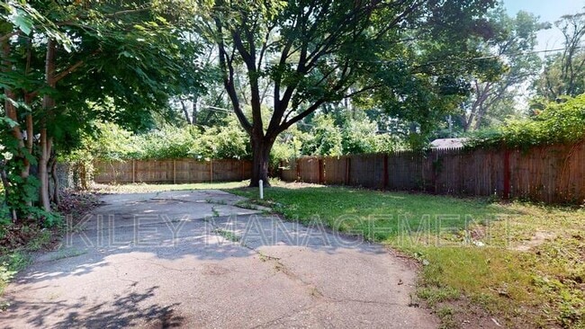 Building Photo - 19554 Oakfield Ave