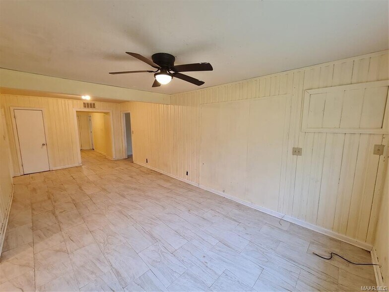 Building Photo - 1220 Lynwood Dr