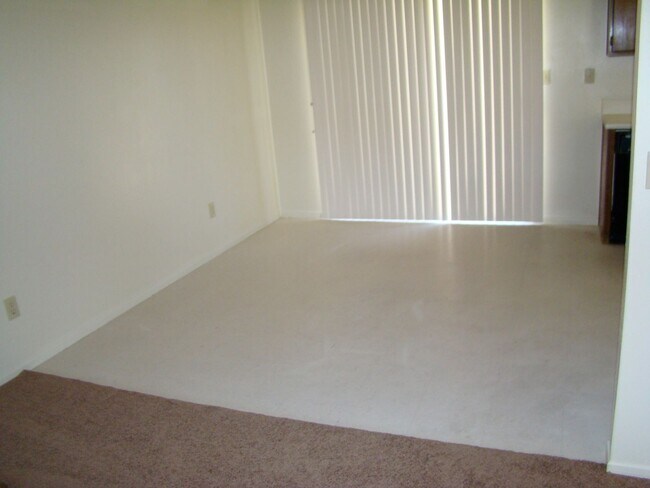 Building Photo - 15554 Bear Valley Rd