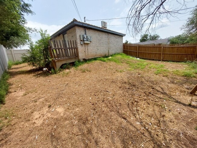 Building Photo - 301 N Louisiana St