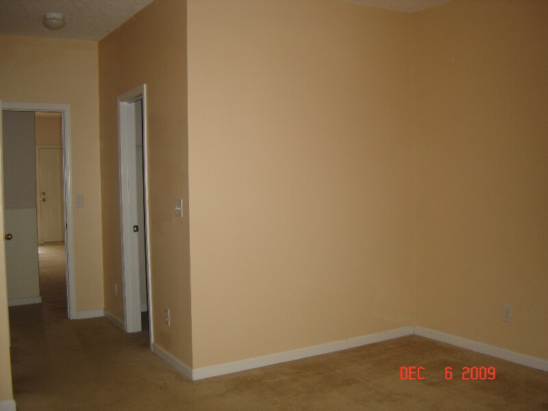 Building Photo - 7684 Creekside Ln