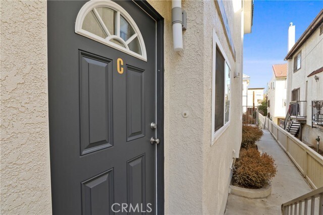 Primary Photo - 112 N Primrose Ave