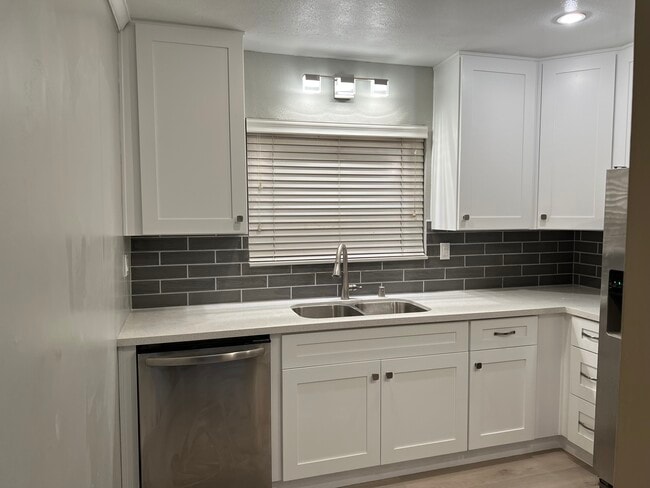 Kitchen I - 1515 Oak St