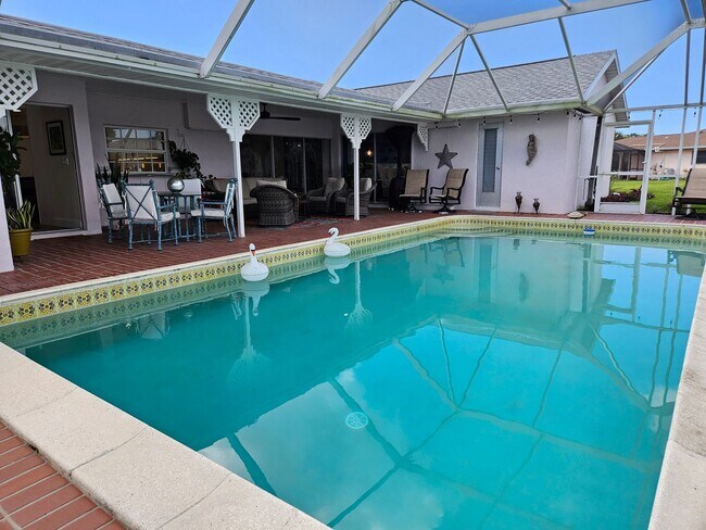 Building Photo - Annual Rental or 6+ month option - FURNISHED HEATED POOL HOME. Gorgeous 3 Bedroom, 3 Bath, 2 Car ...