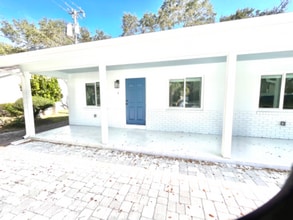 Building Photo - 615 Azalea Ln