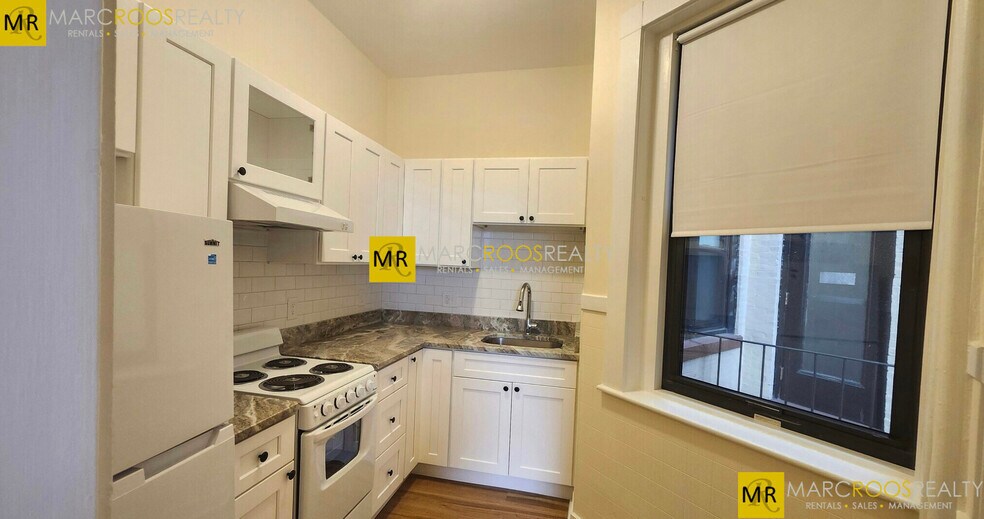 Building Photo - 510 Beacon St
