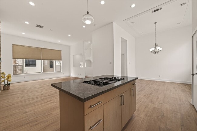 Building Photo - 724 Ruthven St